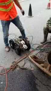 金顶街启动化粪池清掏行动，保障社区环境与居民健康